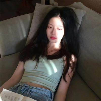 年轻女子